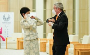 il Presidente del Cio Thomas Bach incontra il governatore di Tokyo Yuriko Koike